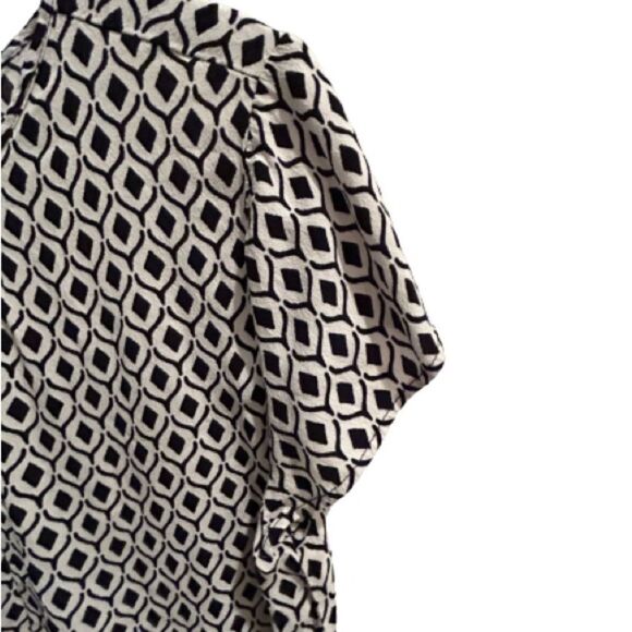 H&M Size 10 Black and White Short Sleeved Blouse (K) - Picture 3 of 4